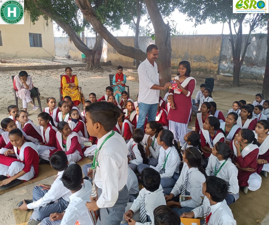 ESRONGO's tweet photo. भ से भूमि अर्थात माता, क्या कोई जीव माता को भी दूषित करता है?:-एस्रो एवं कैल पोली हम्बोल्ड्ट यूनिवर्सटी, के तत्वाधान में व्यवहार-परिवर्तन यात्रा में जलवायु परिवर्तन विषय पर प्रश्नोत्तरी के माध्यम से 5 स्कूलों के 410  विद्यार्थियों से चर्चा।#change #environment #roadsafety https://t.co/YHf1WQ31Zt