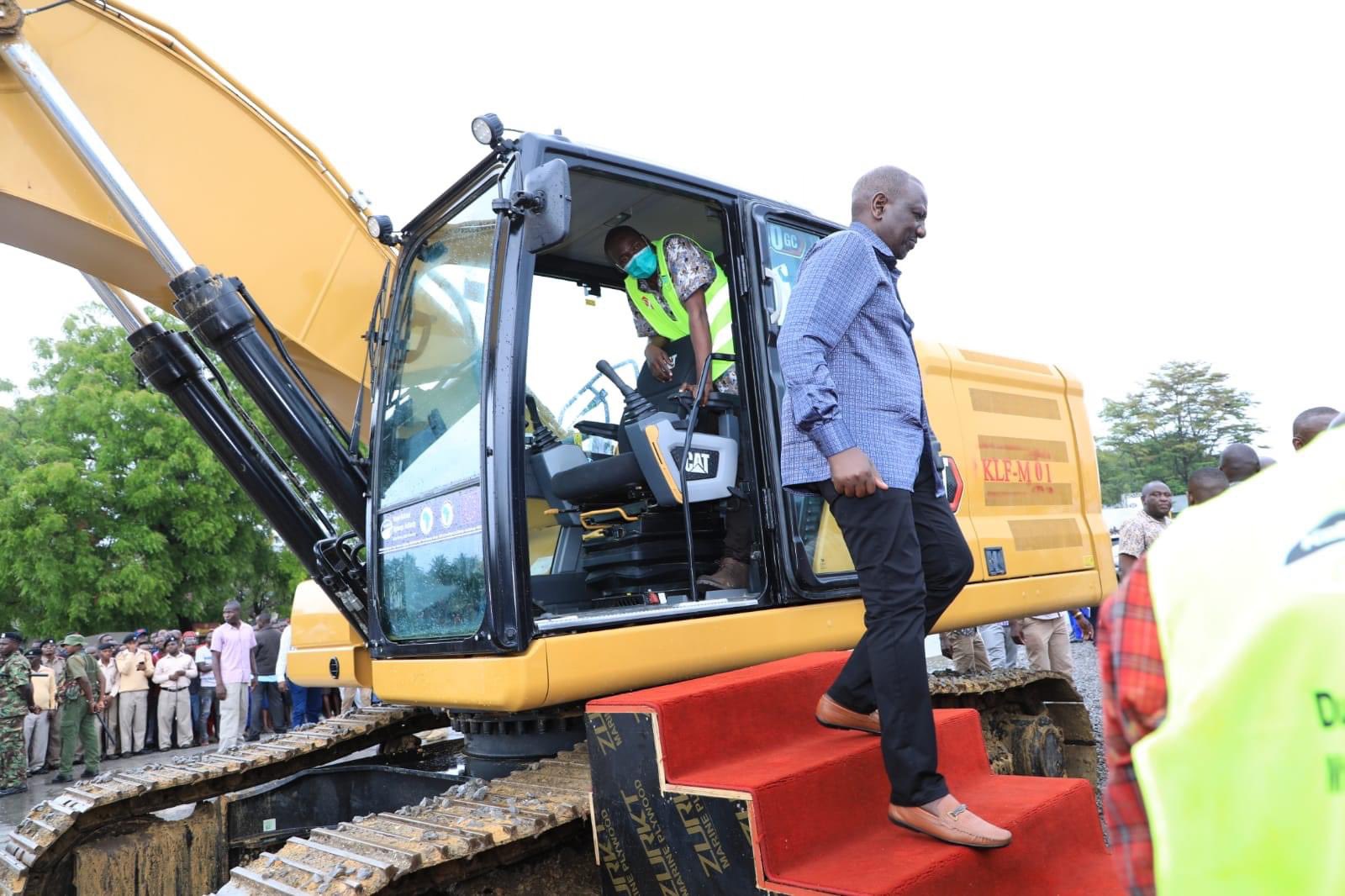 President William Ruto at the groundbreaking ceremony for the construction of the Mtwapa - Kwa Kadzengo - Kilifi road project.