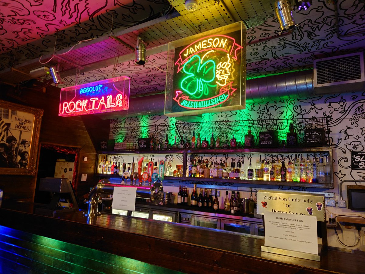 AliciaInstone's tweet image. Very excited to be attending #defibfest2022 today @DefibFest at @gigis_hoxton raising money and awareness for defibrillators, organised by the amazing Iain Russell of @russelliplaw in memory of his dad