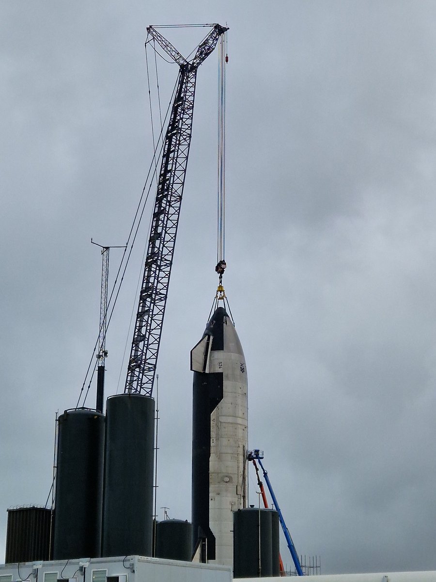 Flyboy29021992's tweet photo. When I'm at my PC 99% of the time I have a @NASASpaceflight stream open in the background. To go and see Starbase and Starship in person for the 2nd time is such a thrill. It's been a year since I was last there and a crazy amount of work has been done! https://t.co/hVzALpqfAf