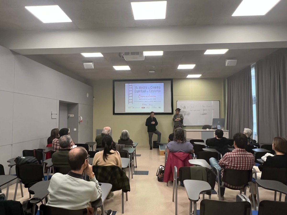 cinemaspiritcat's tweet photo. 🎥 Aquest divendres a @Blanquerna, Jordi Roigé i Andrea Bossoms d'@AnimasetMedia han presentat '☀️El Camí Ignasià' als alumnes de la universitat en el marc de la #MostraCinemaEspiritual22 https://t.co/UTa0y2vaZO