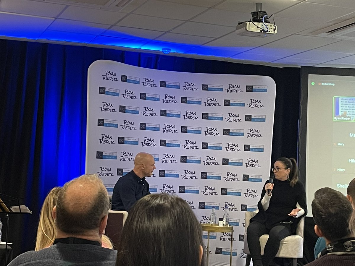 brightonchiro's tweet photo. @ES_Entrepreneur fantastic talk by the amazing Emma https://t.co/fPKJgwINJx