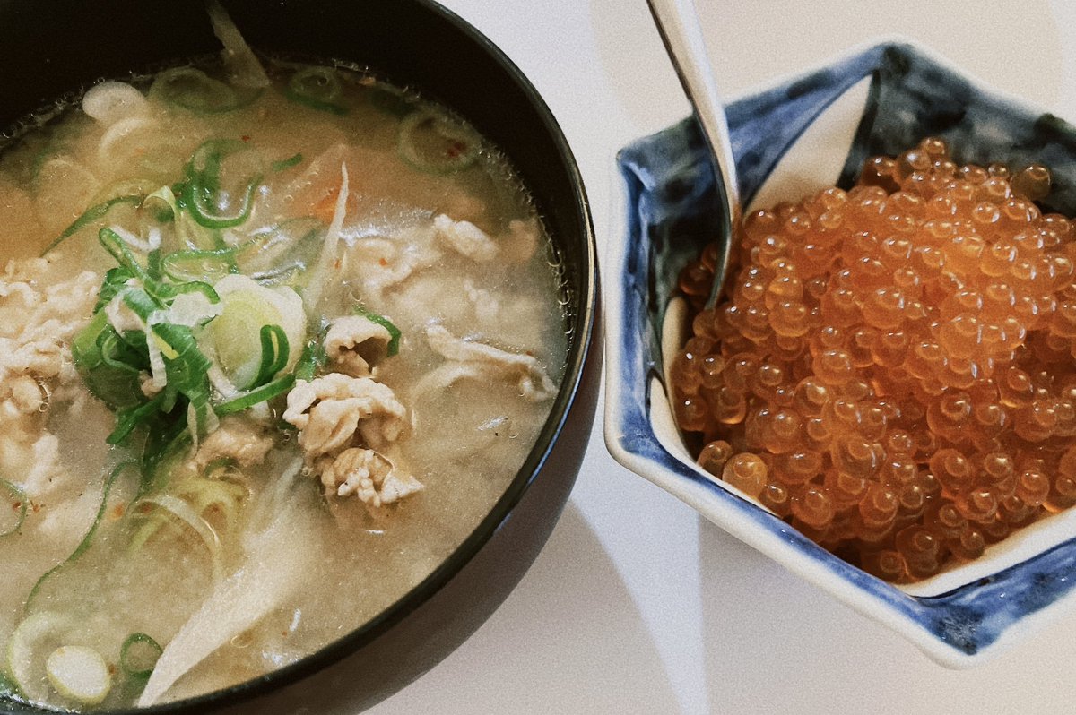 Ibrahim32466840's tweet photo. Tonjiru to Ikura (pork and vegetables ginger miso soup and Salmon roe)!!!
Meshiagare!!! https://t.co/XVWqBynYJ7
