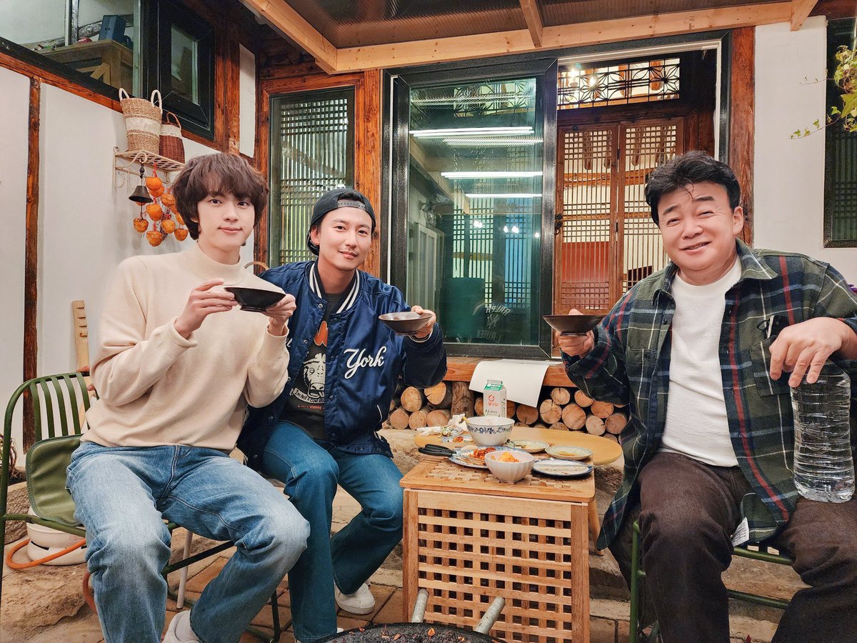 Three wonderful people in one frame 😍

WINE JOURNEY WITH JIN
#JinXDrunkenTruth

#Jin #진 #KIMNAMGIL #BaekJongWon