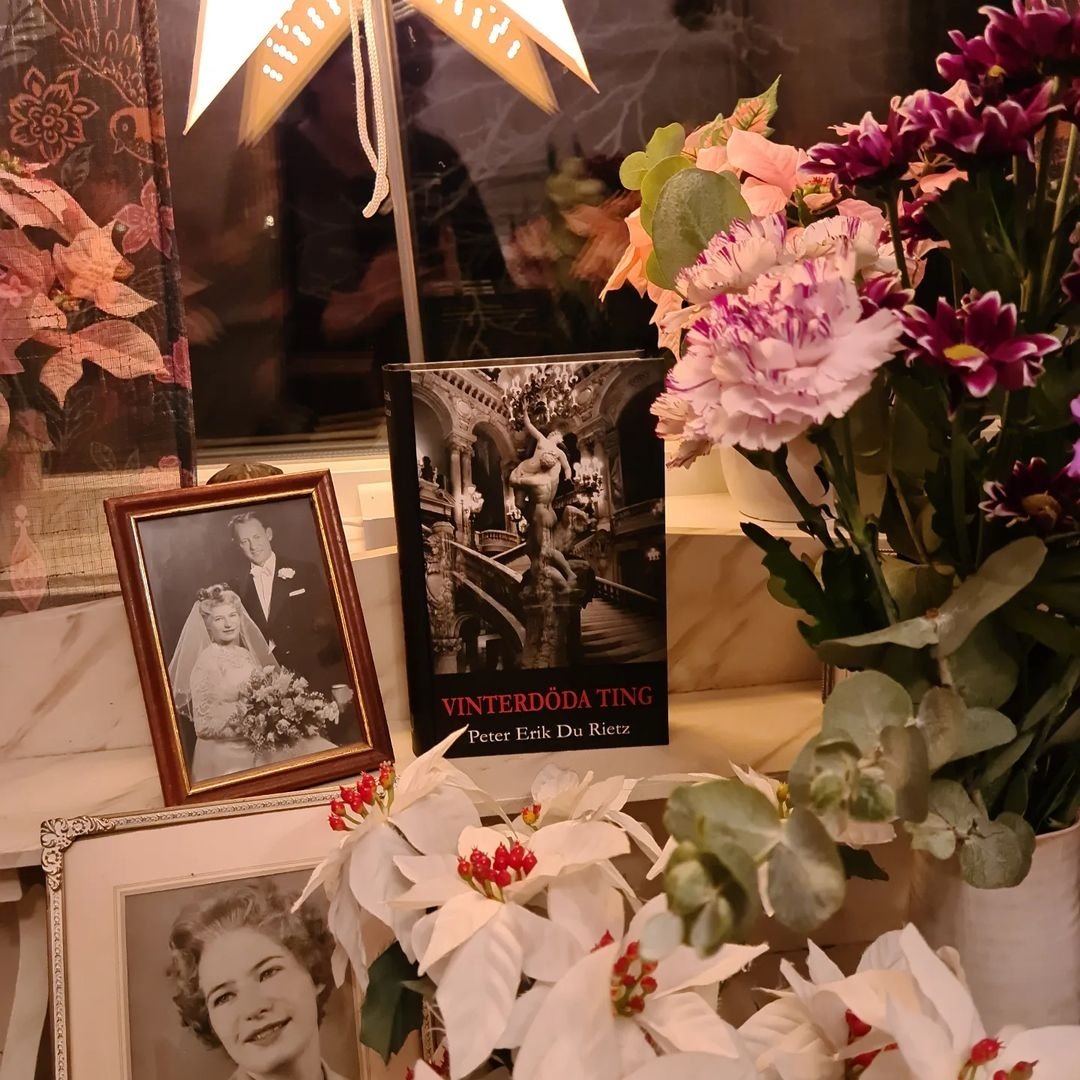 #Repost @books4life68 som kopplar av med stugmys och Vinterdöda ting.