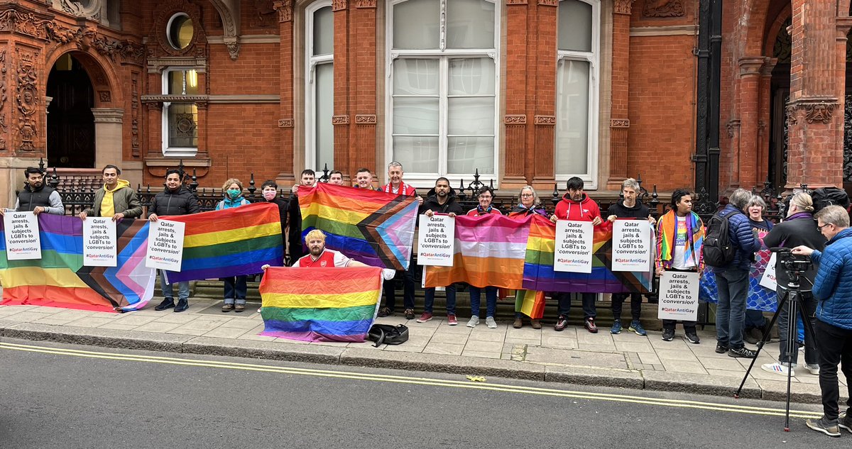 gaygooners's tweet photo. Arsenal fans in protest outside Qatari Embassy in London #NoPrideWithoutAll #FIFAWorldCup #Qatar2022 @PeterTatchell @prideinfootball https://t.co/MyiQz3ONdB