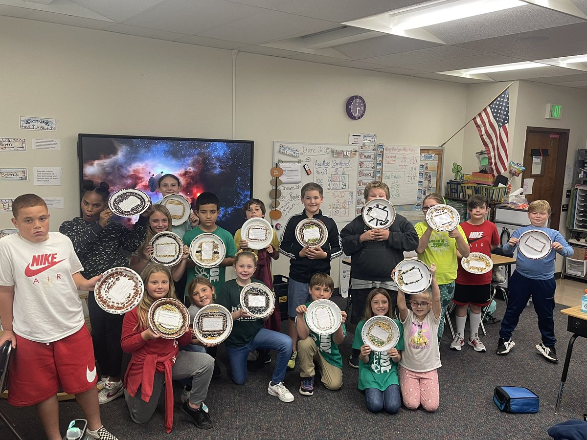 cironek1219's tweet photo. Poetry at its finest in fourth grade!! #celebratelps @CitrusSchools https://t.co/Nn79VX6Qkl