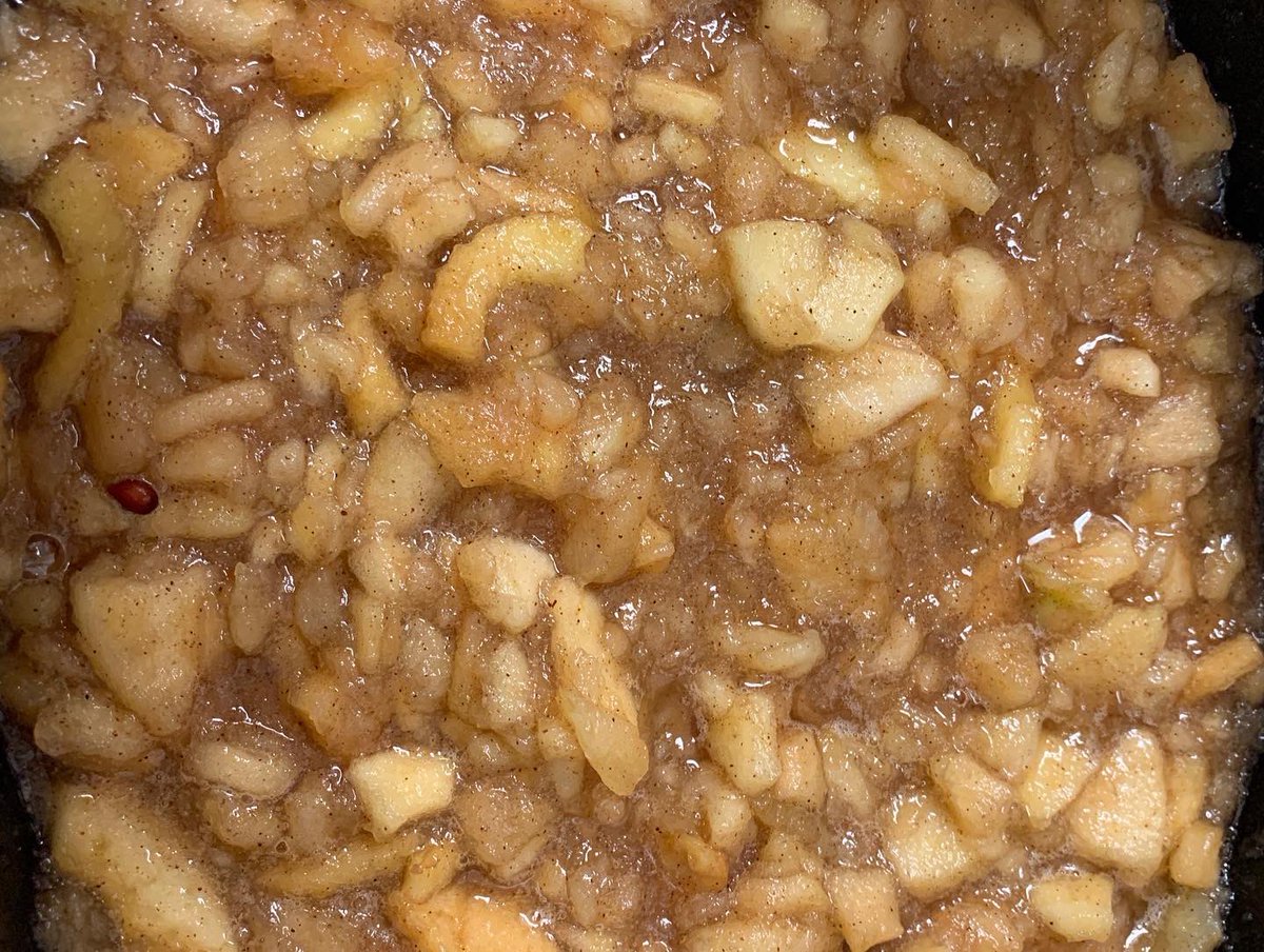 teresa_hadley's tweet photo. A snowy morning seemed to call for some warm applesauce. We worked together to prepare the applesauce and enjoyed it together after lots of outdoor time.
#cookingintheclassroom #kindergarten #applesauce #kidscook #earlyyears #earlyeducation #earlyed #snowday https://t.co/3fgdVG8Neg