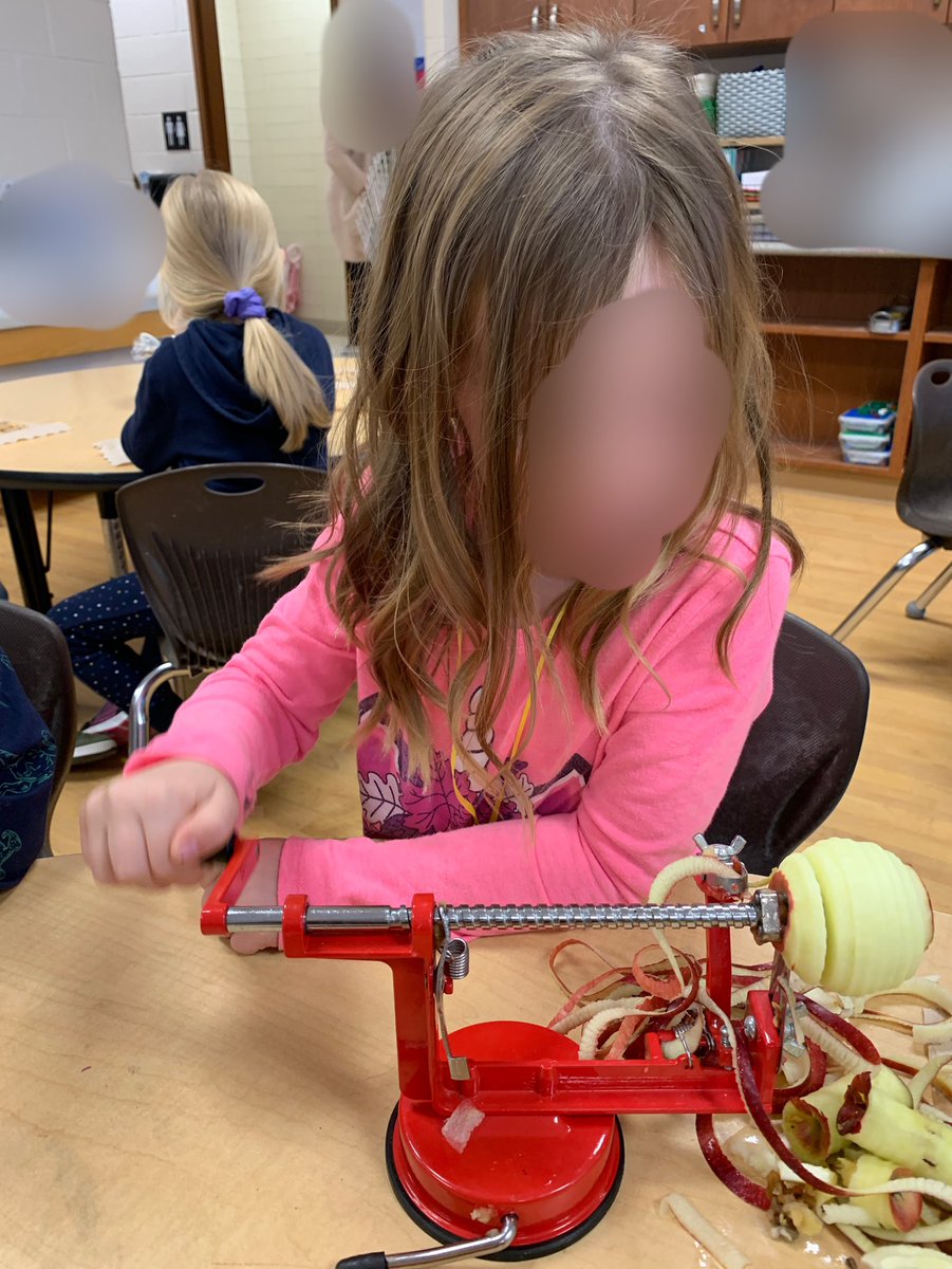 teresa_hadley's tweet photo. A snowy morning seemed to call for some warm applesauce. We worked together to prepare the applesauce and enjoyed it together after lots of outdoor time.
#cookingintheclassroom #kindergarten #applesauce #kidscook #earlyyears #earlyeducation #earlyed #snowday https://t.co/3fgdVG8Neg