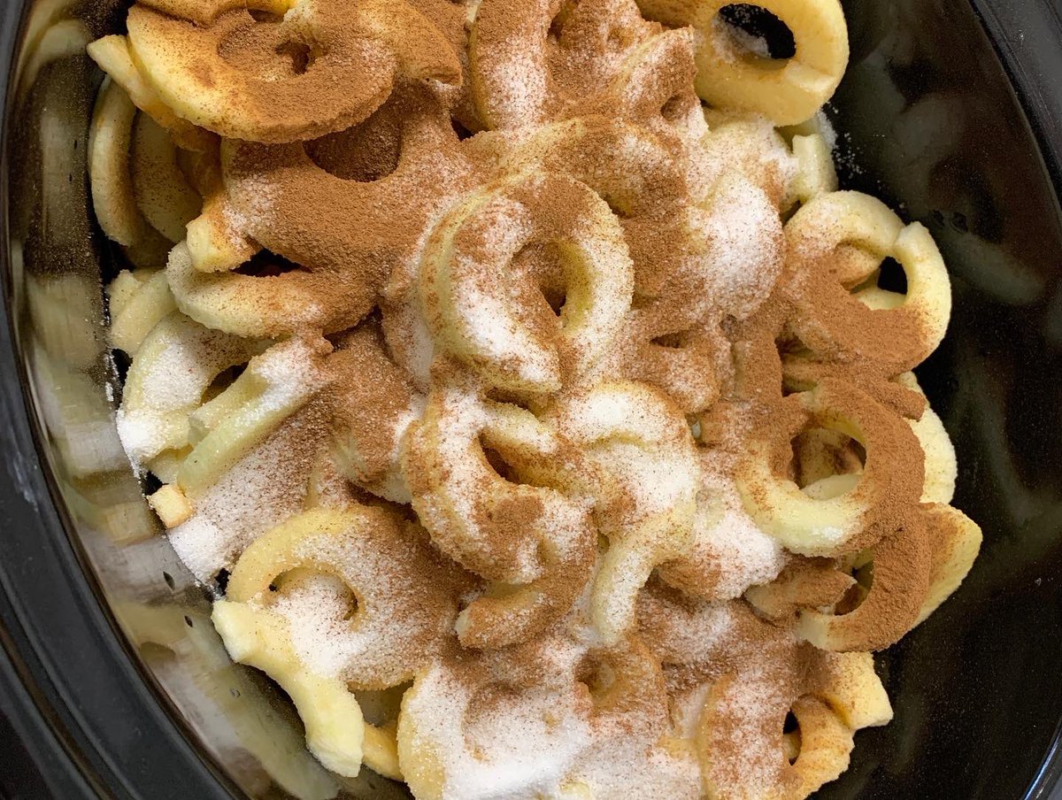teresa_hadley's tweet photo. A snowy morning seemed to call for some warm applesauce. We worked together to prepare the applesauce and enjoyed it together after lots of outdoor time.
#cookingintheclassroom #kindergarten #applesauce #kidscook #earlyyears #earlyeducation #earlyed #snowday https://t.co/3fgdVG8Neg