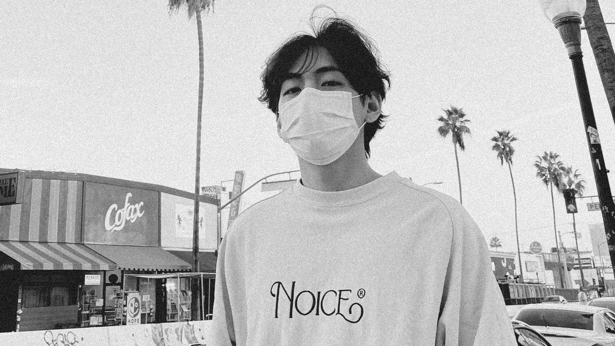 healwithtae's tweet photo. nov 19, 2021                 nov 19, 2022
          LA                                PARIS https://t.co/DcxiFFsZV1