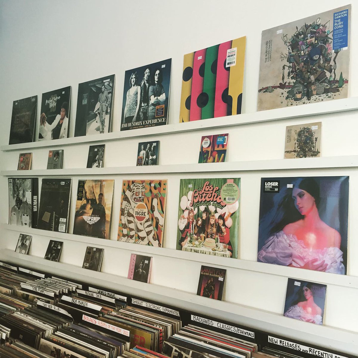 BadlandsUK's tweet image. What will you be listening this weekend?

@longstoned are celebrating their 25th anniversary with an exclusive party this evening,

If you’re in Cheltenham join us at @SmokeyJoesChelt !
Special Guest @quartzgallerynoise_ + Midnight bar with Late For The Train curated playlist