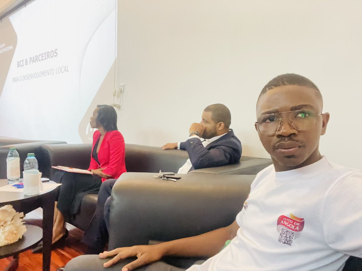 hach_adilson's tweet photo. Hoje tivemos a honra de participar e presidir 2 temas no Fórum Empresarial Regional “BCI e Parceiros” que contou com a presença de empresários da Huíla, Cunene e Namibe. Falamos dos “Serviços Feito em Angola” e dos “Serviços de Certificação” das MPME’s 🇦🇴 https://t.co/d6Ll06HAvt