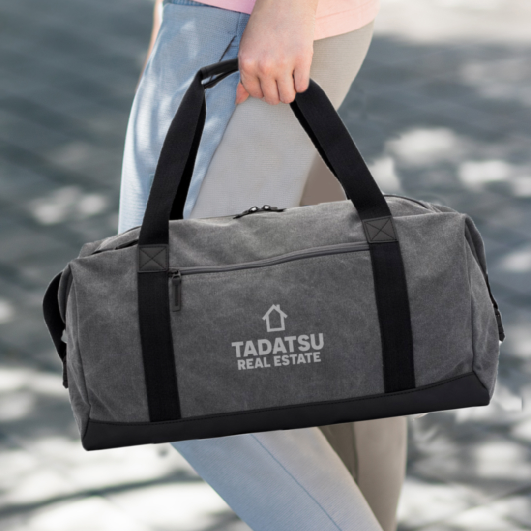 AkranMarketing's tweet photo. 🧳The Colton Washed Canvas Duffel features a large main compartment, interior zippered pocket and front zippered pocket for easy access. Visit our link in bio for more information.

#DailyUseDuffels #LogoedDuffel #BrandedMerch #PromotionalProducts #AkranMarketing https://t.co/cCdMXqYP48