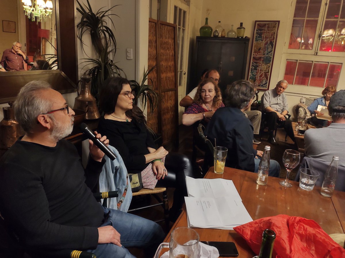 pepeosorioc's tweet photo. Coordinando Literatura en Casa, en @Barrio_Yungay.
4a lectura con escritores/as Sonia Cienfuegos, Marcos Cortéz, Reynaldo Lacámara, Felipe Tapia, @EddieJArias
y Sebastian Insunza.
Hermosa conversación recorriendo sus obras literarias en Maipú 357, @arte_gargola.
17 de noviembre. https://t.co/djPnl2h1w3