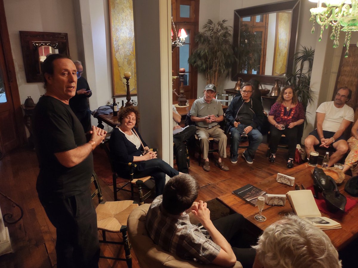 Coordinando Literatura en Casa, en <a href="/Barrio_Yungay/">Barrio Yungay</a>.
4a lectura con escritores/as Sonia Cienfuegos, Marcos Cortéz, Reynaldo Lacámara, Felipe Tapia, <a href="/EddieJArias/">Eddie Arias Villarroel</a>
y Sebastian Insunza.
Hermosa conversación recorriendo sus obras literarias en Maipú 357, <a href="/arte_gargola/">Espacio Gárgola</a>.
17 de noviembre.