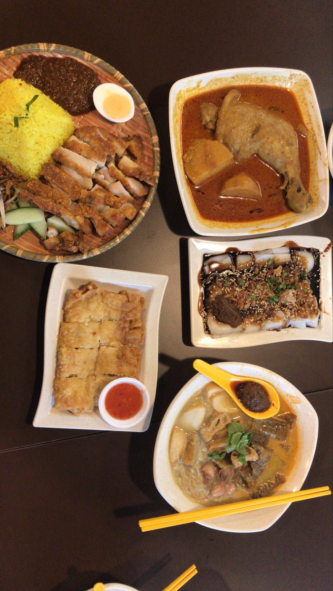 slnged's tweet photo. Dinner for 3 - Tumeric Rice with chicken chop, egg, cucumbers and specialized chilii, curry chicken with potatoes, fried prawn cakes, chee cheong fun and white curry mee hoon.
#dinnerfor3 #Malaysiastyle https://t.co/ytex743Btu