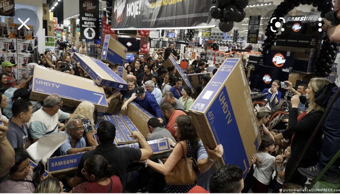 Vrijevogel56's tweet photo. Toppunt van #consumentisme #BlackFriday #gekte https://t.co/kxTpzDsjsB