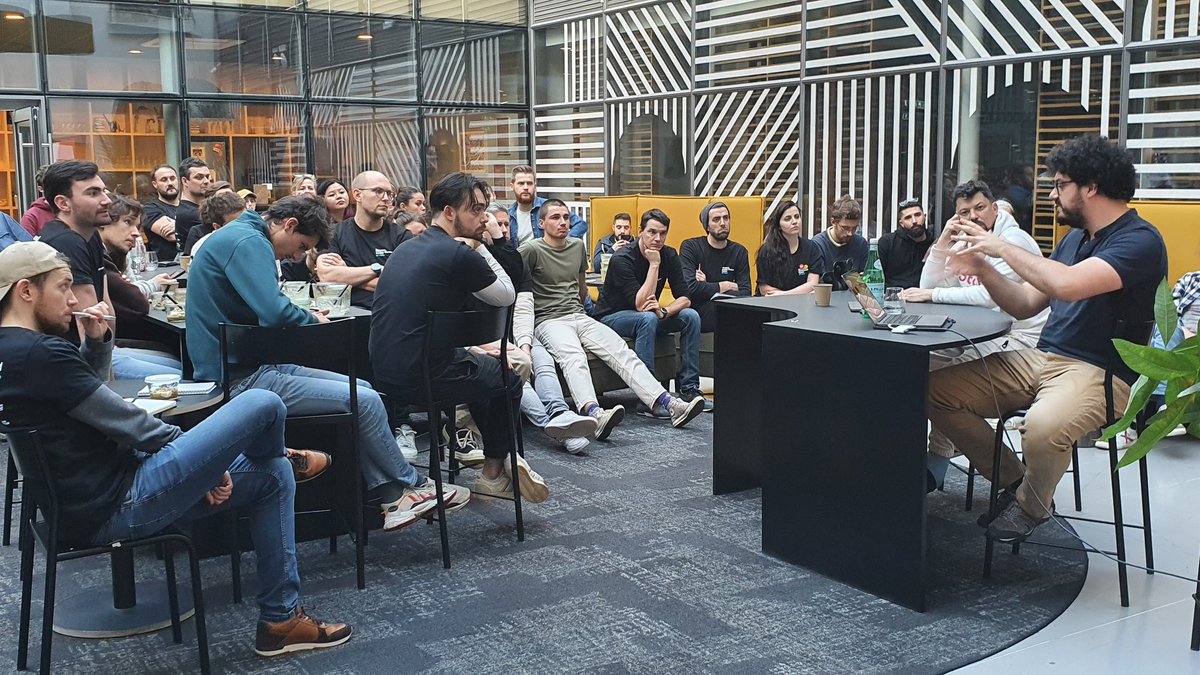 stellairestdio's tweet photo. Masterclass #NoCode ✨
Nous sommes au @SWNantes, le @StartupWeekend all stars de #Nantes, co-organisé par @_icilundi
@n_filzi y présente comment s'organiser pour lancer son projet de #startup avec les bons outils NoCode 🚀
#swna https://t.co/m4nnYjO6bY