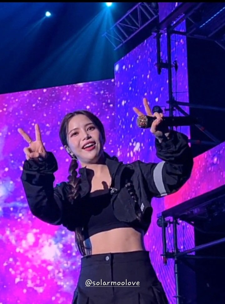 solarmoolove's tweet photo. My fluff ball sent me a flying heart tonight... i think 😭❤

#MAMAMOO #마마무 
#SOLAR #솔라 https://t.co/6ozy9aO5kN