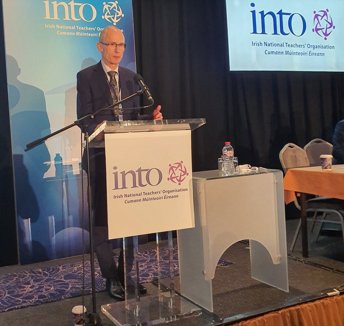 INTOnews's tweet photo. Our Keynote speaker Prof. Pádraig Ó Duibhir now addressing delegates in Tullamore on ‘Languages in the Primary School – what have we learned?’. https://t.co/LC9QT37m6d #Edconf22 https://t.co/8KjwrS4U1L