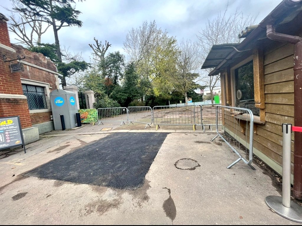 Chessington Buzz 🦒🦏🐒🎄 on Twitter "Lodge Gate is almost unrecognisable