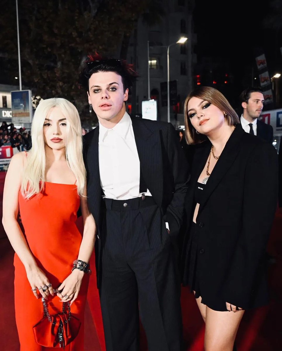 .@AvaMax with @yungblud & @louane at the @NRJMusicAwards last night.