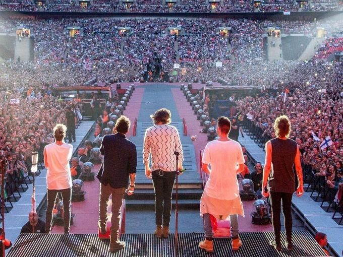 lovinhrings's tweet photo. ok pero el hecho de que los hayan nominado y llegarán a la final después de SIETE AÑOS sin hacer música, es mucho para mí 

I'm voting for #OneDirection "Story Of My Life" (2013) for #AMAsFanFavorite           at #AMAs https://t.co/McR5Odbi33
