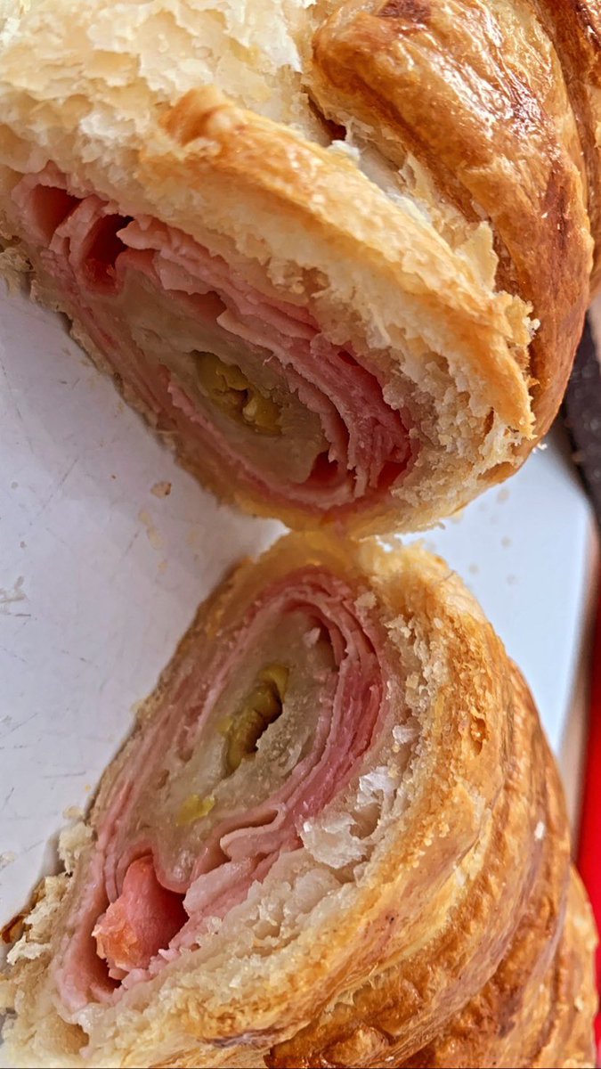 Hice pan de jamón en el air fyer y lo recomiendo 100%. Es fácil y está listo en menos de 40 minutos además que no te cuesta media quincena