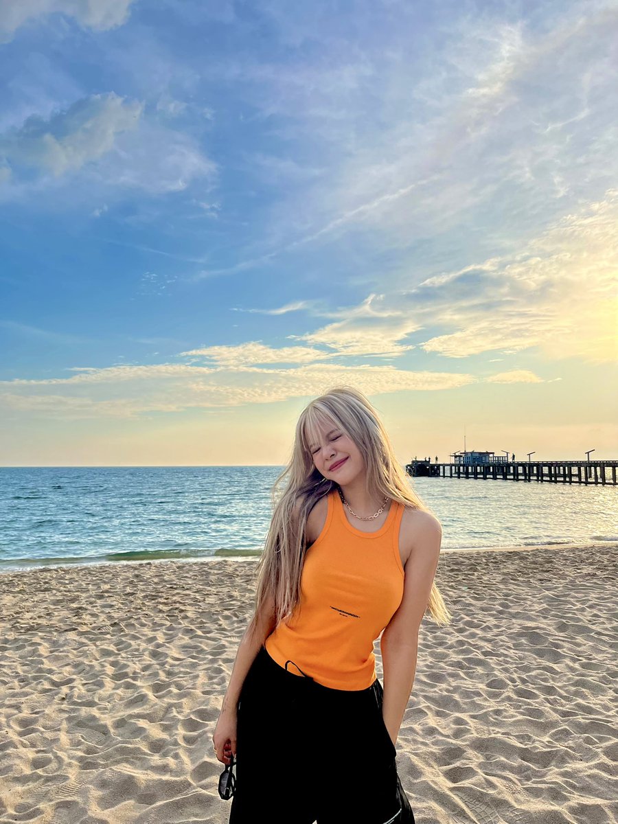 sssorn_clc's tweet photo. feels great to be home 🇹🇭 https://t.co/kYGlOjfUoh