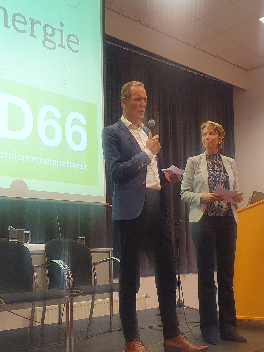 Ron Wit @eneco pleit voor een pressure cooker model om als overheid en industrie met meer urgentie samen aan oplossingen te werken. #energietransitie #d66congres