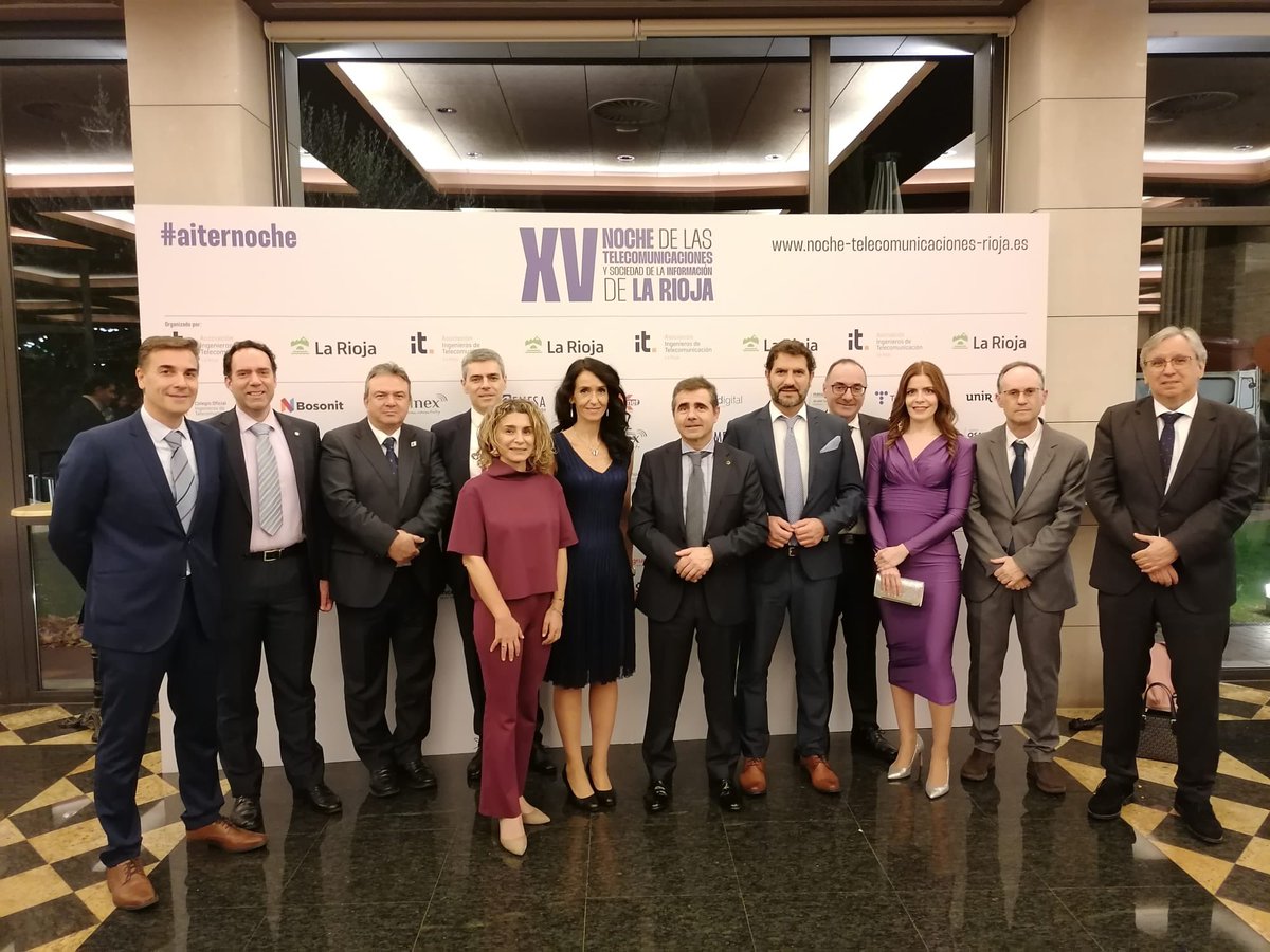 Un placer participar. La excelente capacidad de convocatoria de la Noche de La Rioja pone de manifiesto el papel relevante que la sociedad reconoce a nuestra institución. Enhorabuena!!