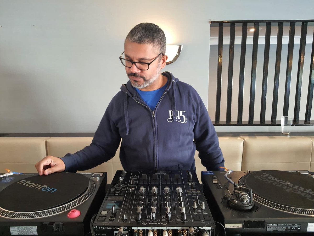ph5soul's tweet photo. So tonight I get the opportunity to share an hour’s worth of #vinyl from the #soulexplosion collection, 9pm in the Alternative Room at Sunny hunny soul weekend, Hunstanton
getting deep down & discofied, some 70’s modern soul, and whatever else comes out of the record bag. https://t.co/pav6tC7o0f