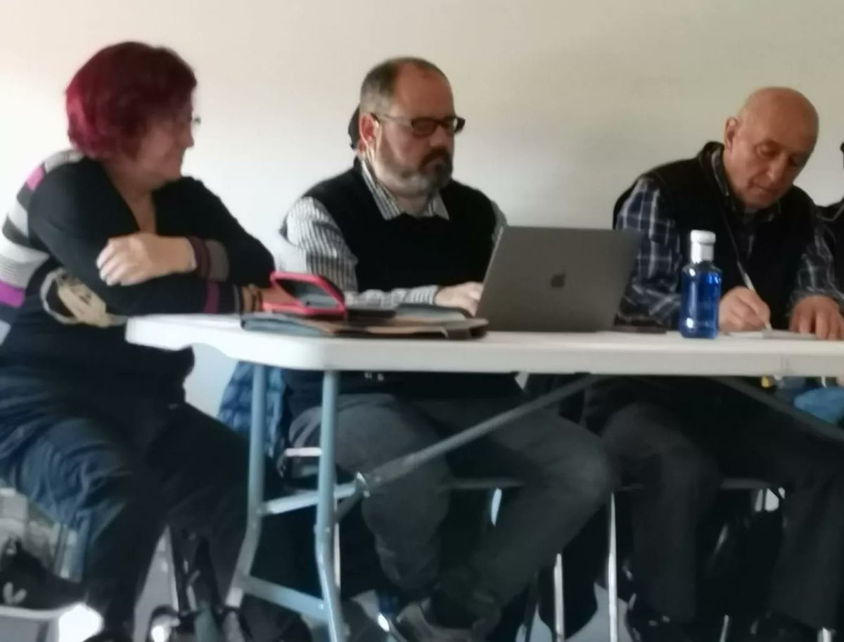 SBDencomupodem's tweet photo. Avui hem seguit amb el nostre procés d'escolta 🗣✍amb el veïnat i les entitats dels barris del districte 4 de #Sabadell. Hem escoltat les seves preocupacions, idees i propostes de millora en una trobada molt participativa i enriquidora. 
#SabadellEtsTu https://t.co/xs7gbAQDWn