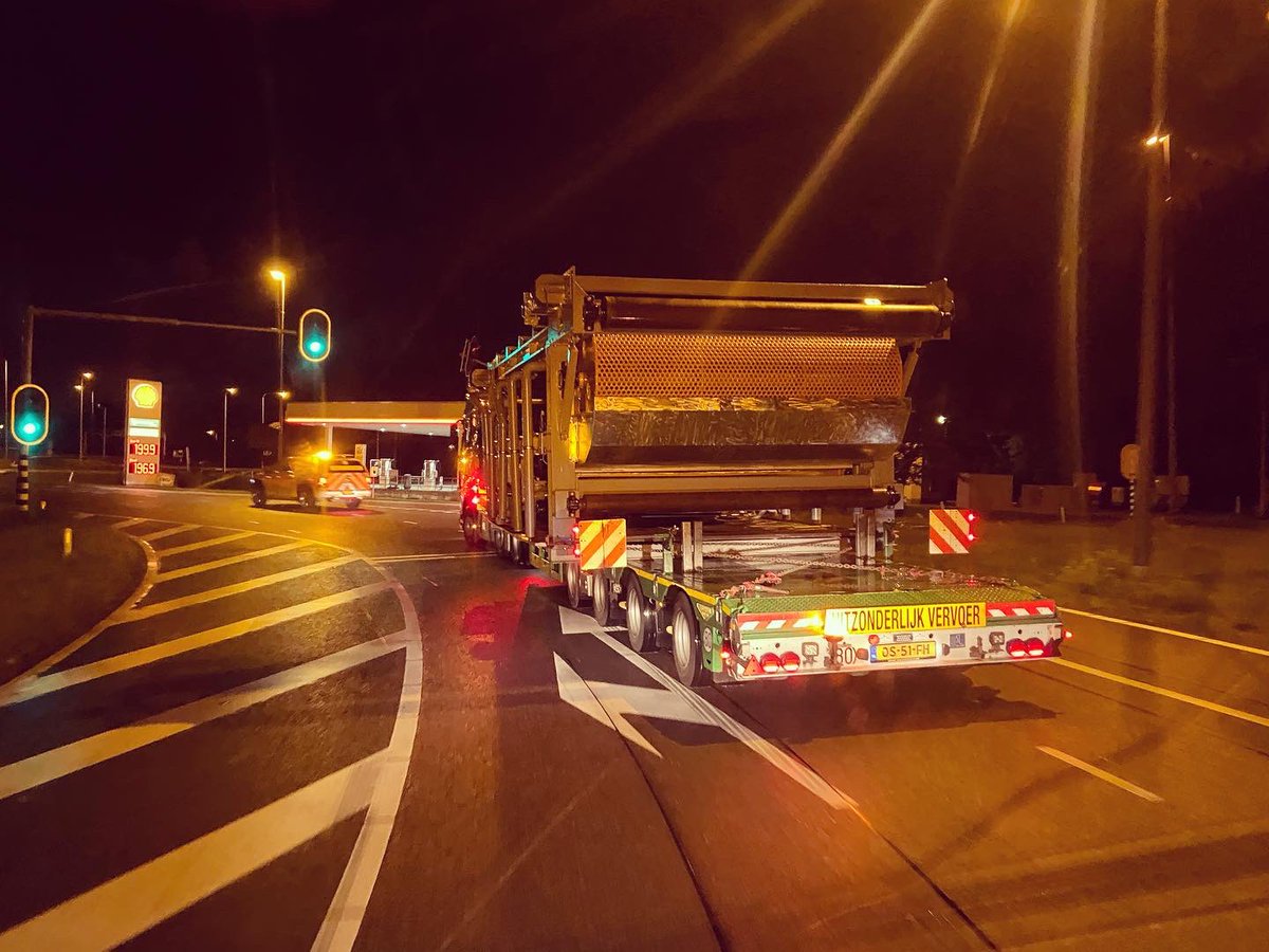 BelgoPilotsBE's tweet photo. We say: "Weekend"! 👊🏻
🇳🇱🇧🇪🇱🇺🇫🇷🇩🇪
#uitzonderlijkvervoer #uitzonderlijktransport #convoiexceptionnel #transportexceptionnel #exceptionaltransport #abnormalload #schwertransport #bredlast #langlast
✉️ pilots@belgopilots.be
🌐 https://t.co/xTDY7FIZud https://t.co/vofb6urRRX