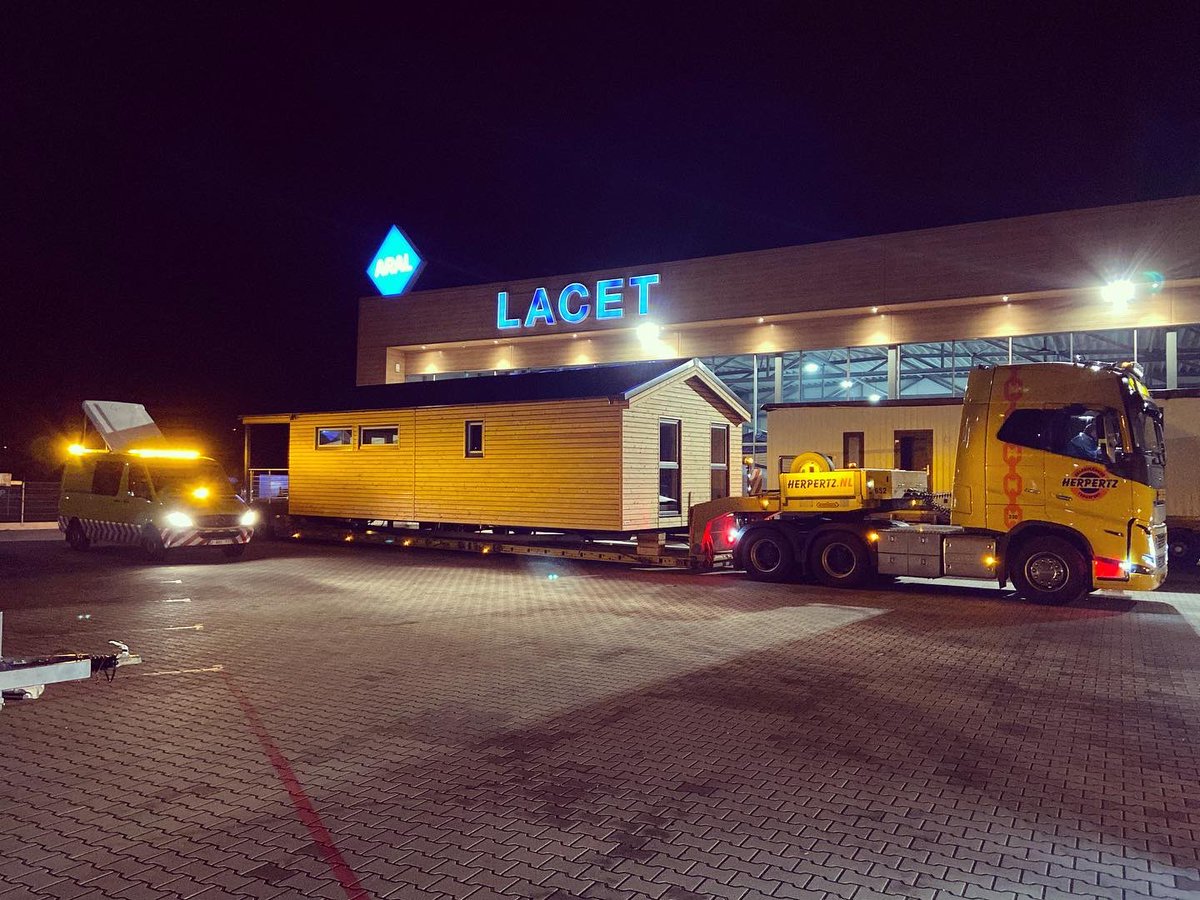 BelgoPilotsBE's tweet photo. We say: "Weekend"! 👊🏻
🇳🇱🇧🇪🇱🇺🇫🇷🇩🇪
#uitzonderlijkvervoer #uitzonderlijktransport #convoiexceptionnel #transportexceptionnel #exceptionaltransport #abnormalload #schwertransport #bredlast #langlast
✉️ pilots@belgopilots.be
🌐 https://t.co/xTDY7FIZud https://t.co/vofb6urRRX