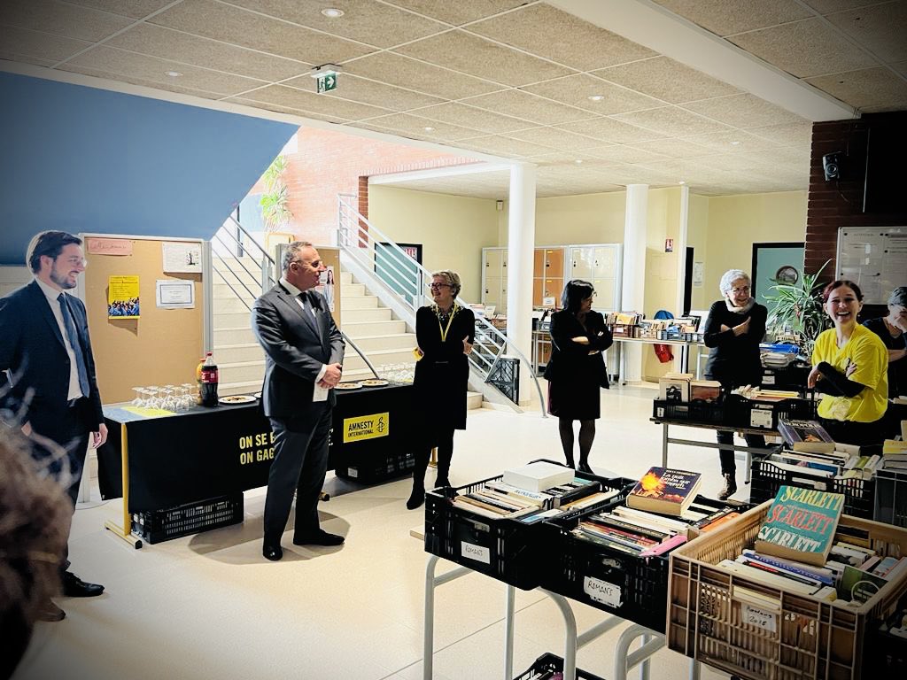 MA_Jamet's tweet photo. Depuis 2001 je célèbre à la foire aux livres ⁦@amnestyfrance⁩ les droits de l’homme et la démocratie au Lycée Marc Bloch ⁦@valdereuil_info⁩. Avec ⁦@p_brun⁩ , notre député et ⁦@Legerjanick⁩ maire de Léry, belle rencontre avec ces militants vrais et sincères https://t.co/kv6sXyda6Z