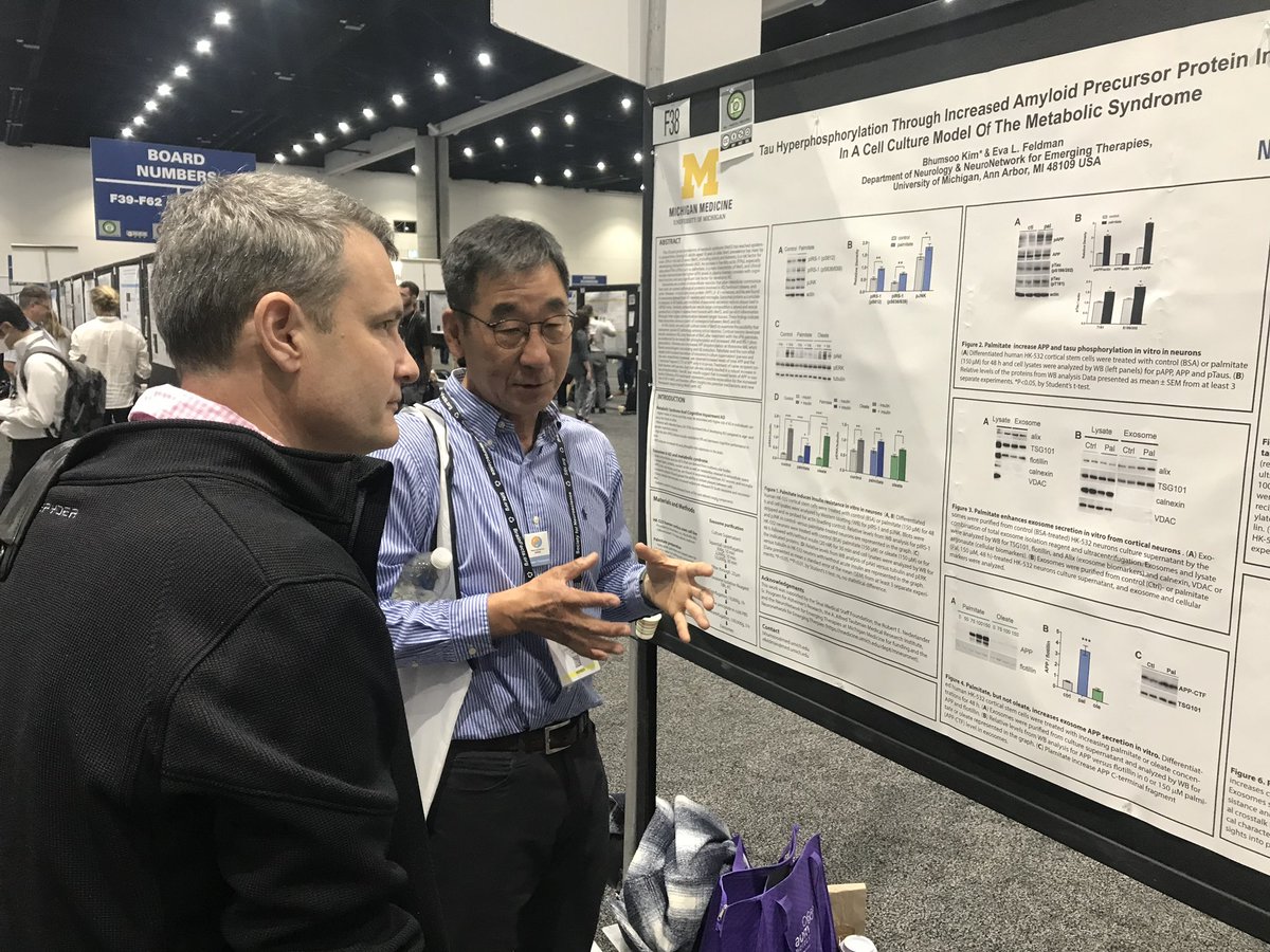 bhumsoo's tweet photo. More people than I expected were interested on my poster at #SfN2022. A local organizer of the next year’s American society for neurochemistry meeting suggested me to present my work at the meeting  😄 https://t.co/jW36pIcH3l