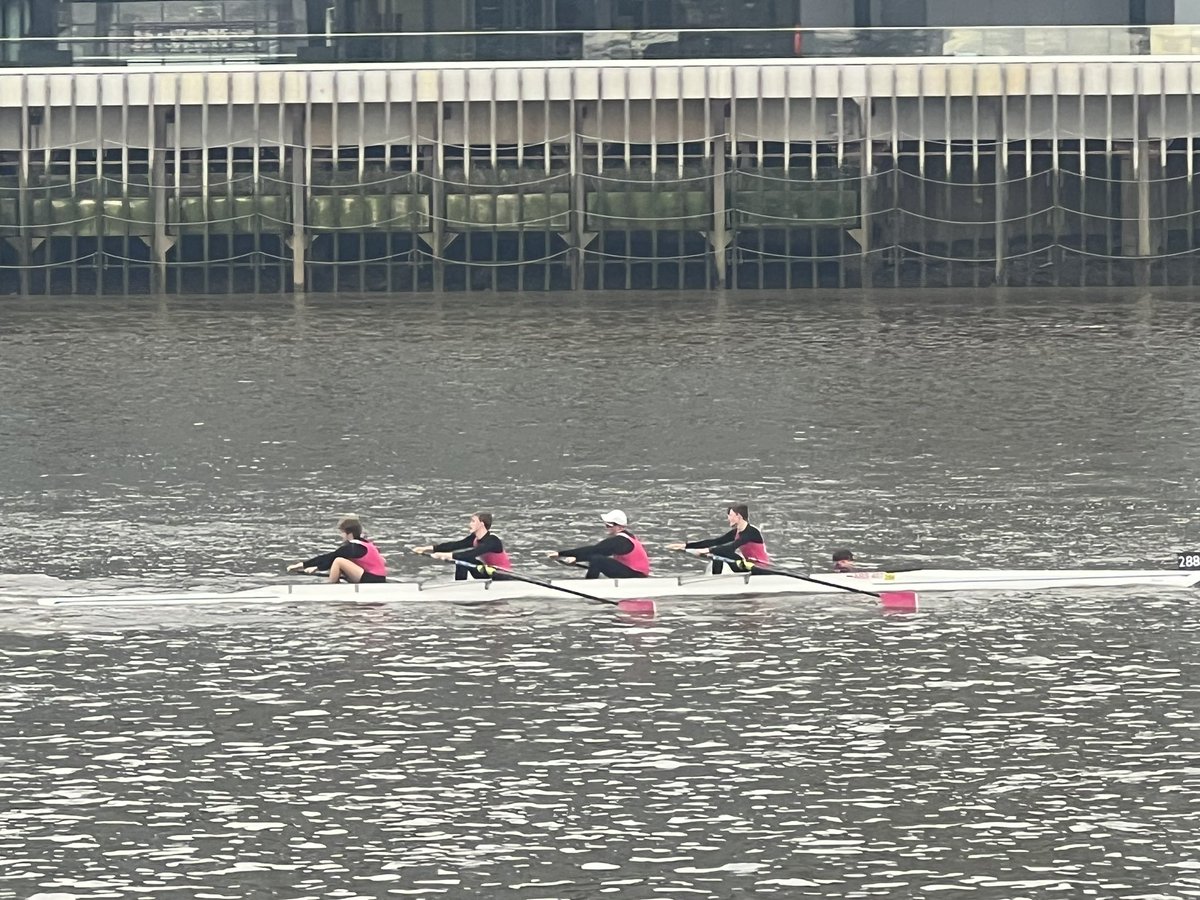 FASBCabingdon's tweet photo. Senior fours racing to the finish - strong finish @abingdonrowing @FoursHead  #abingdonrowing #oldabingdonians https://t.co/wS6PRDeMYH