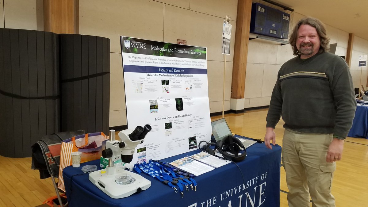 ⁦<a href="/UMaine/">University of Maine</a>⁩ open house where state of the art virtual reality gives students an amazing journey through an active infection in zebra fish #MBMS
