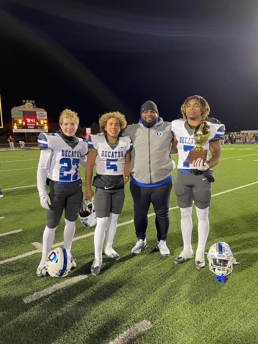 CoachFundi_DP's tweet photo. AREA CHAMPS! 1-0 for the week! Turkey and Practice. Proud of these young men and coaches. On to Round 3. #GoldBallSzn #GreenGrassBoyz #ToughWins https://t.co/j41I4X2gHK