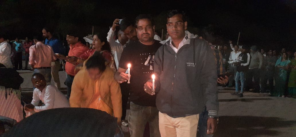 RadheshyamKurr5's tweet photo. छत्तीसगढ़ राज्य के समस्त विभागों के संविदा कर्मचारी शाम 6:00 बजे मां कौशल्या माता मंदिर चदखुरी रायपुर में हमारी मनोकामना पद यात्रा हेतु माता के प्रांगण में 1008 दियो के साथ हमारी नियमितिकार की मांग की पूर्णता हेतु एकत्रित होकर दीप प्रज्वलित कर रहे है.. https://t.co/e8Bz6laNz5