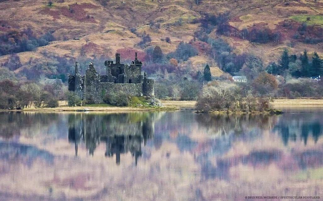 Loch Awe and Kilchurn Castle: Scottish landscape alone is a delight when Autumn arrives, then add in her waterscapes and rich histories and you have got a whole lot of intrigues. 🌳💦🌳

📸 spectacular scotland/steve horsley #ScottishAutumn #Scotland #KilchurnCastle #LochAwe 🌳🌳