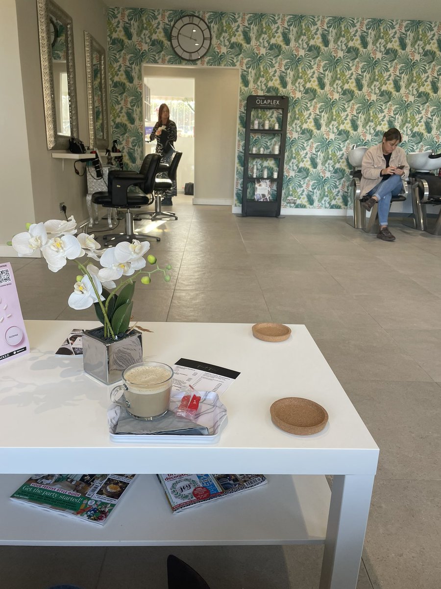 klroe16's tweet photo. @RMcElhenney @RyanReynolds if your in need of a glass of champagne or a hair cut Avenue Hair and Beauty are having a grand opening today !! Wrexham businesses rock 🥂🍾🥂🍾 https://t.co/9md7i9nJFu