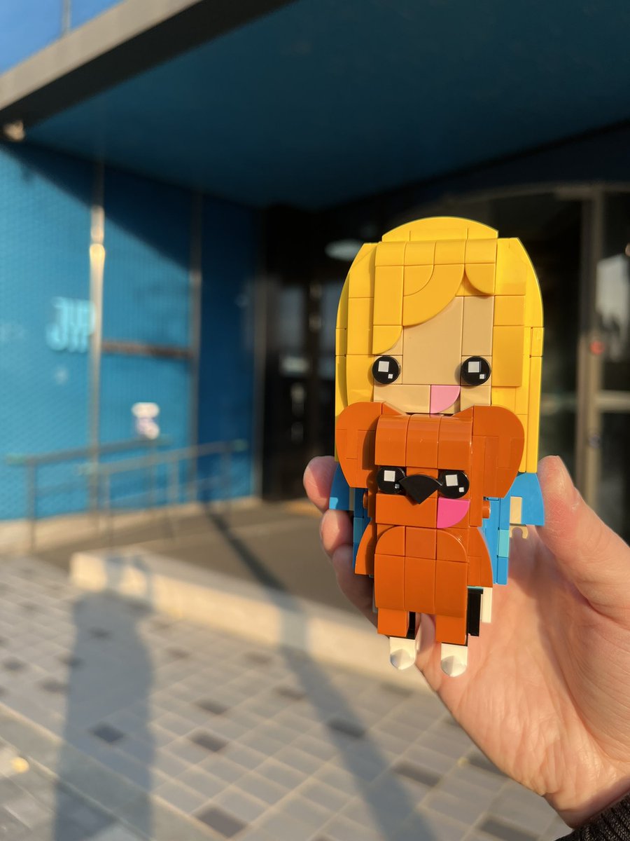 fatapplezzz's tweet photo. LEGO #Nayeon #Mina and #Miguin 🐧 visits JYPE office! Let’s keep voting for our girls for MAMA and I’m voting for TWICE (@JYPETWICE) for Favorite K-Pop Artist at the #AMAs          
#TWICE #트위이스 https://t.co/56zHvVRlYU
