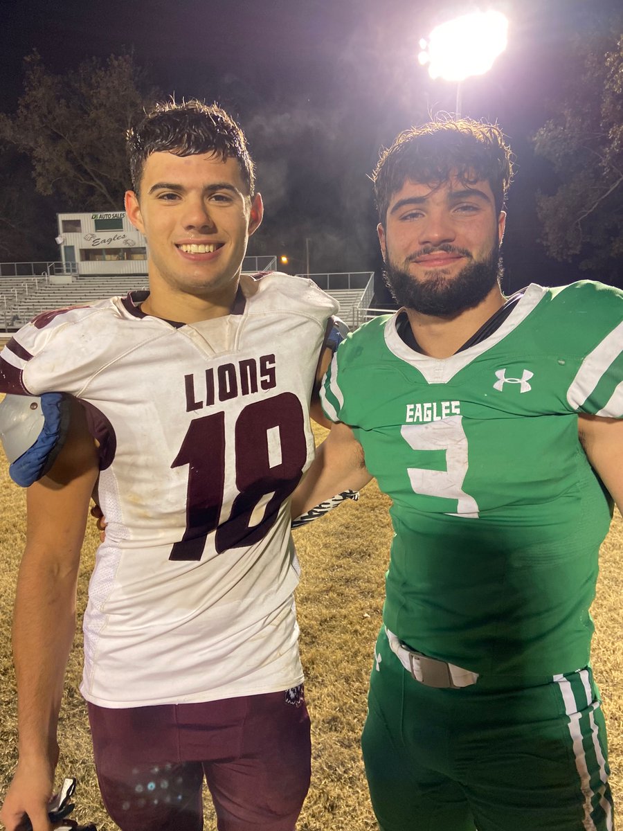 DraytonStandri1's tweet photo. We beat a tough Des arc team 30-28. Played against a great guy Jack Kearby I met @Harding_FB camp last year. Headed to Carlisle next week for Semi's. https://t.co/avdCrbkxOF
