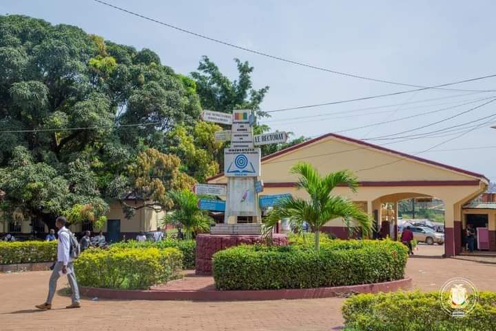 etudiantguineen's tweet photo. Bienvenue à l'université Générale Lansana CONTE de sonfonia.
#Guinee #etudiantguineen #UGLC-SC https://t.co/n9bY5Xc5Rg