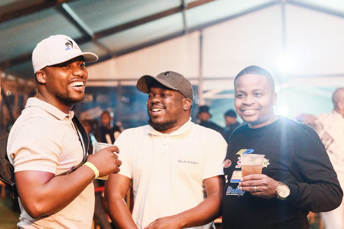 Chymamusique's tweet photo. Halleluya !! I know who my God is 🎹 https://t.co/29AYyIqOqE