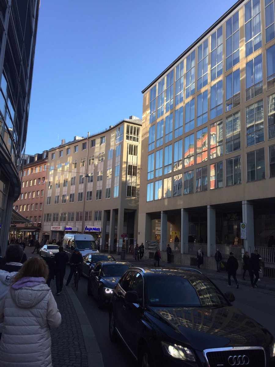 schubertandi's tweet image. Altstadt-Idyll. Weil‘s ja gar so selten vorkommt.