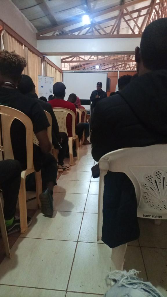 MuburiBrian's tweet photo. Learning about @TheMARAverse 
@dehub_dekut @dsaic_dekut @gdsc_kimathi https://t.co/qs7ckN0mKD